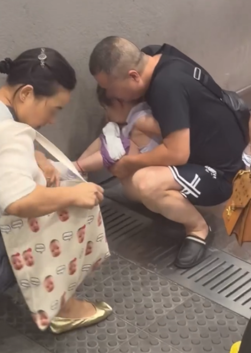 十一黃金周遍地「黃金流水」！網民揭衞生亂象 直擊多區幼童隨街大小便：搞到全港烏煙瘴氣