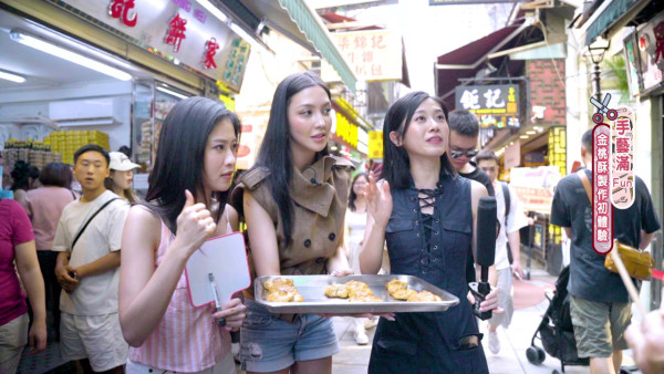 魔音女团澳门金桃酥街头PK战！倪乐琳卖口乖吸拉票，乔美莎竟出奇招扮猪叫