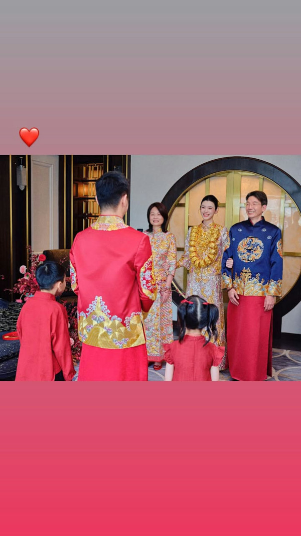 何猷君奚梦瑶补办中式婚礼晒顶级豪门财力!天价嫁妆22只巨型龙凤镯挂满身
