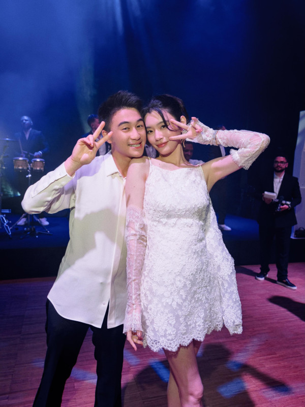 何猷君奚梦瑶补办中式婚礼晒顶级豪门财力！天价嫁妆22只巨型龙凤镯挂满身
