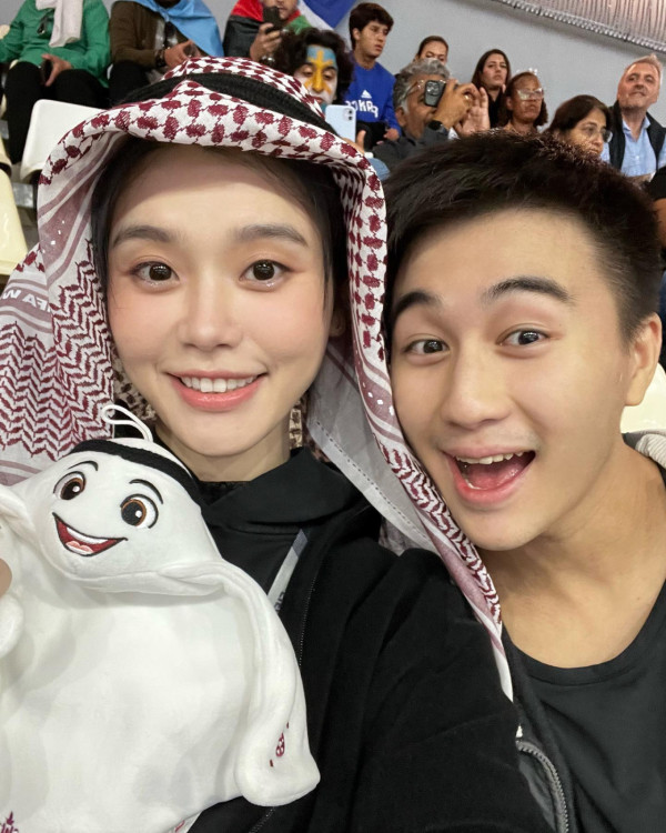何猷君奚梦瑶补办中式婚礼晒顶级豪门财力!天价嫁妆22只巨型龙凤镯挂满身