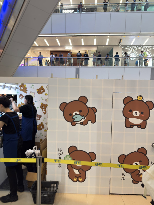 观塘apm茶小熊快闪店排足4小时！港男叹为女友表忠必去 一文看清限定精品