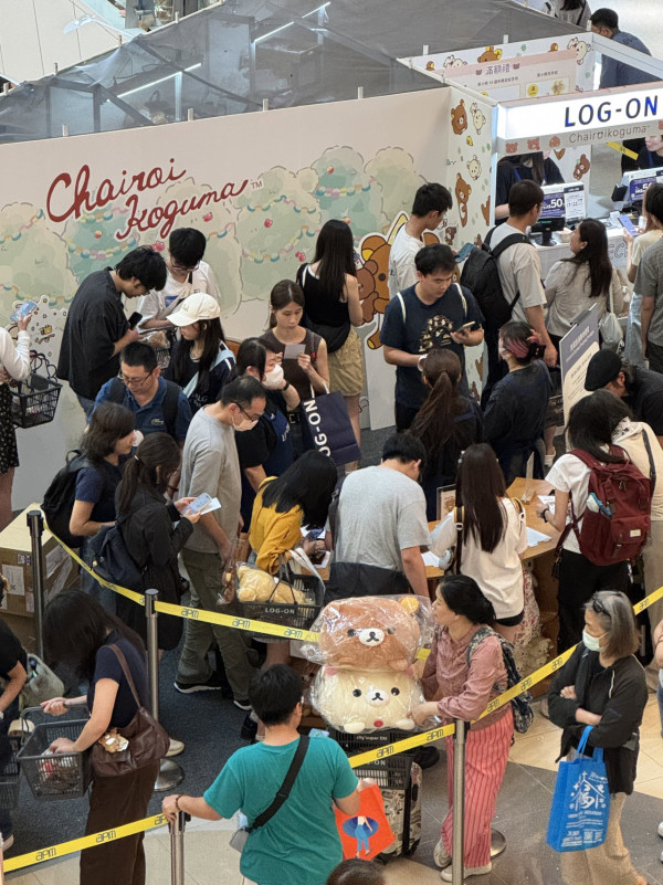 观塘apm茶小熊快闪店排足4小时！港男叹为女友表忠必去 一文看清限定精品