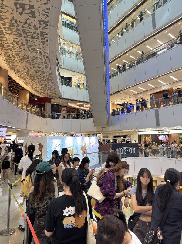 观塘apm茶小熊快闪店排足4小时！港男叹为女友表忠必去 一文看清限定精品