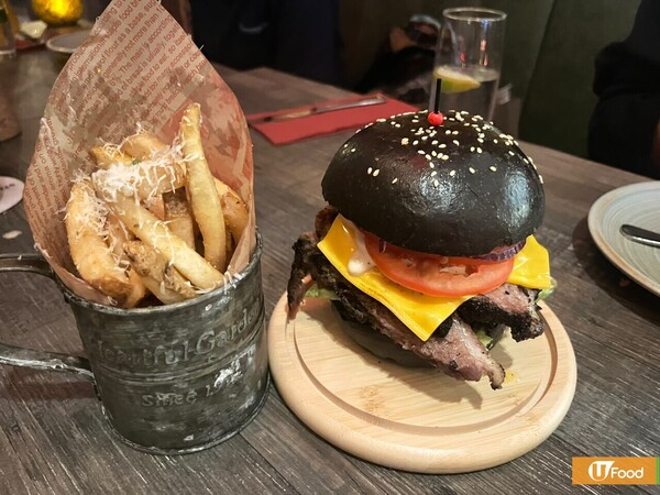 旺角美食｜Smokehouse Bar & Grill推10月限定木炭煙燻料理 必試雙層牛胸肉漢堡/打卡仙氣雞尾酒/煙燻拖肥香蕉