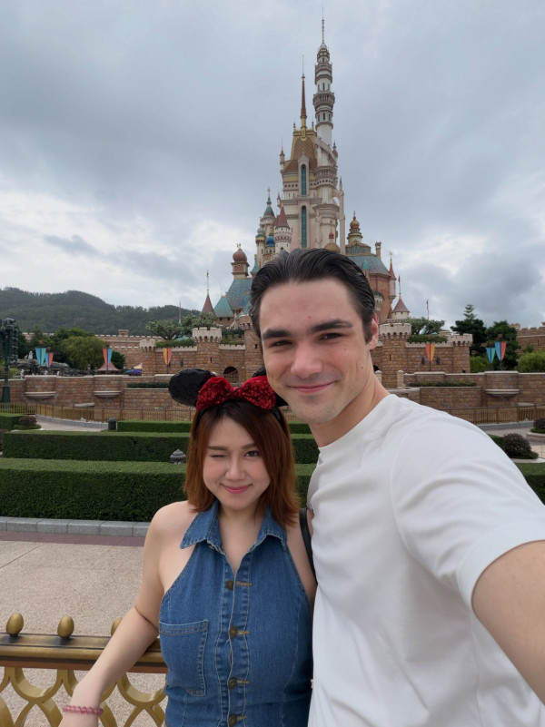 38歲前TVB咪神離婚5年宣布有第二春！高調認愛22歲外藉猛男：我喜歡坐飛機