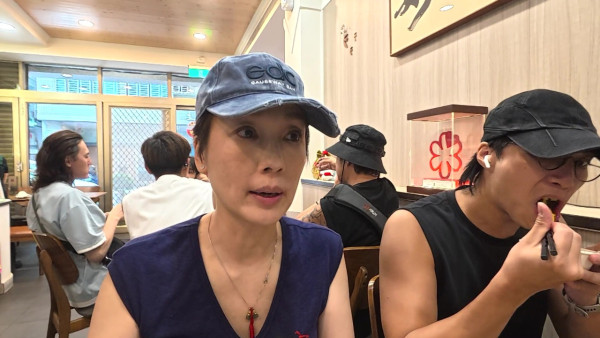 试真D呀｜江美仪踩入高雄米其林小店遭无情拒绝 餐牌标明“高级难吃”照样试伏