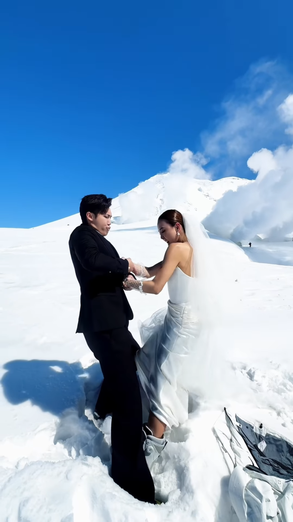 MIRROR成员Stanley婚期曝光东南亚婚礼！公开冰天雪地婚照极梦幻高呼“我爱你”