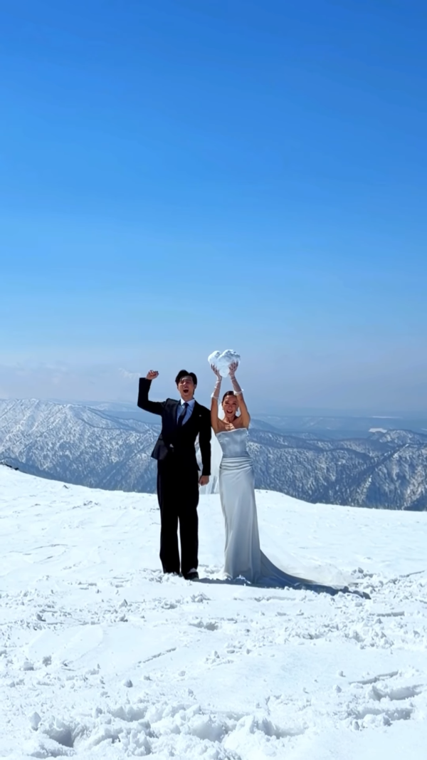 MIRROR成员Stanley婚期曝光东南亚婚礼！公开冰天雪地婚照极梦幻高呼“我爱你”