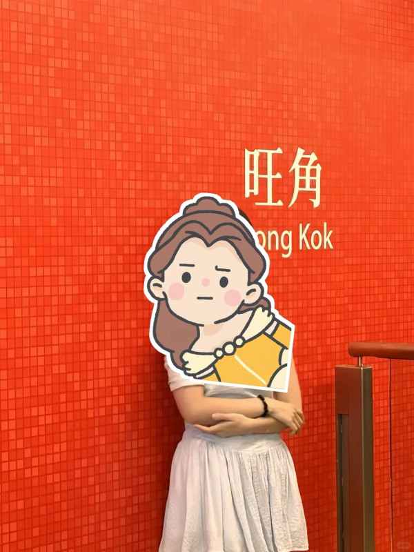 旺角站現「打卡牆」引內地客排隊熱潮! 內地網民盛讚港鐵貼心 港人揭搞笑真相