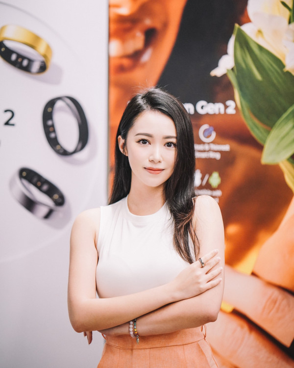 前TVB小花惊爆色狼导演摸大腿潜规则！装傻拒绝即遭爆粗问候，以后没得捞