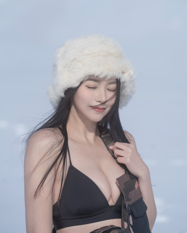 前TVB小花惊爆色狼导演摸大腿潜规则！装傻拒绝即遭爆粗问候，以后没得捞