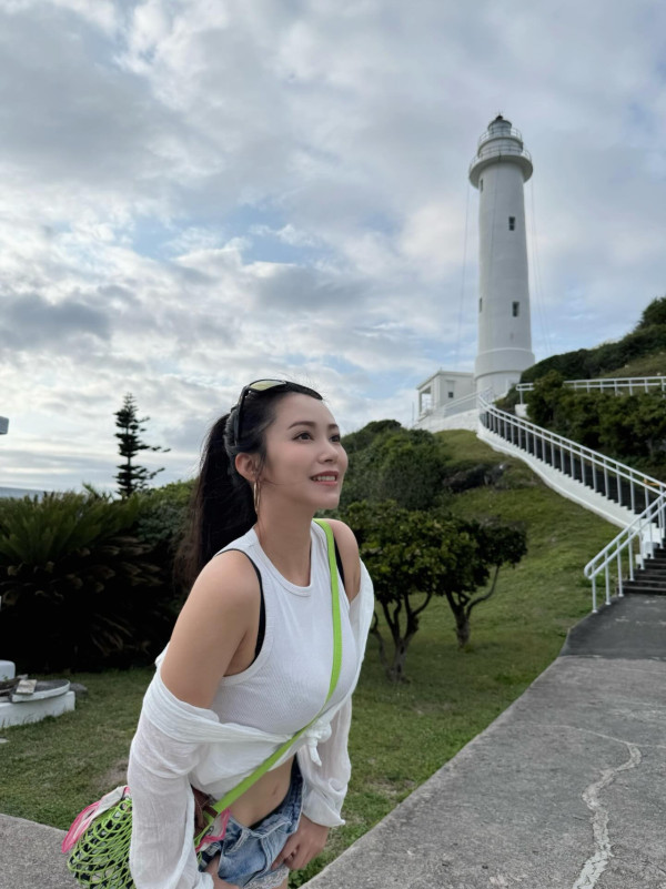 前TVB小花惊爆色狼导演摸大腿潜规则！装傻拒绝即遭爆粗问候，以后没得捞