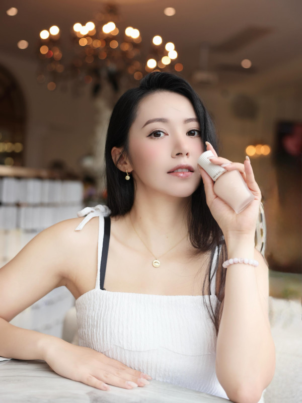 前TVB小花惊爆色狼导演摸大腿潜规则！装傻拒绝即遭爆粗问候，以后没得捞