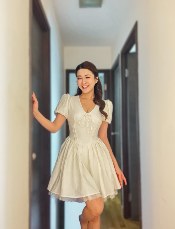 江嘉敏性感谷胸入馬場瘋狂跳動！旁人反應成焦點 波濤洶湧躋身上流惹網民兩極反應