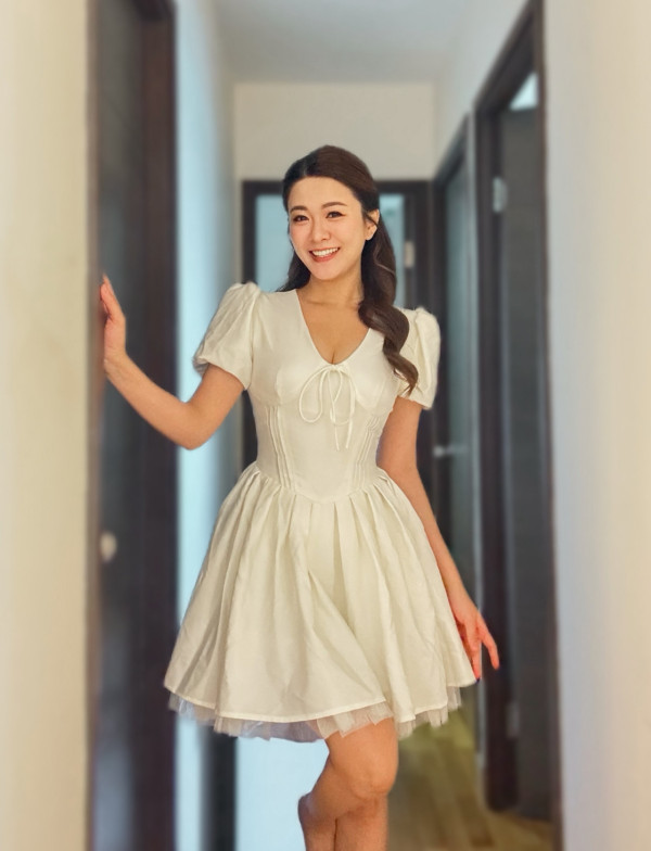 江嘉敏性感谷胸入馬場瘋狂跳動！旁人反應成焦點 波濤洶湧躋身上流惹網民兩極反應