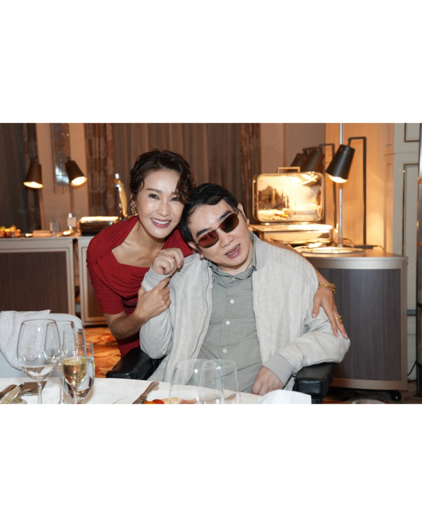 黎姿55岁庆生惊喜晒与胞弟黎婴合照!姐弟情深温馨同框 最强姐姐一直不离不弃