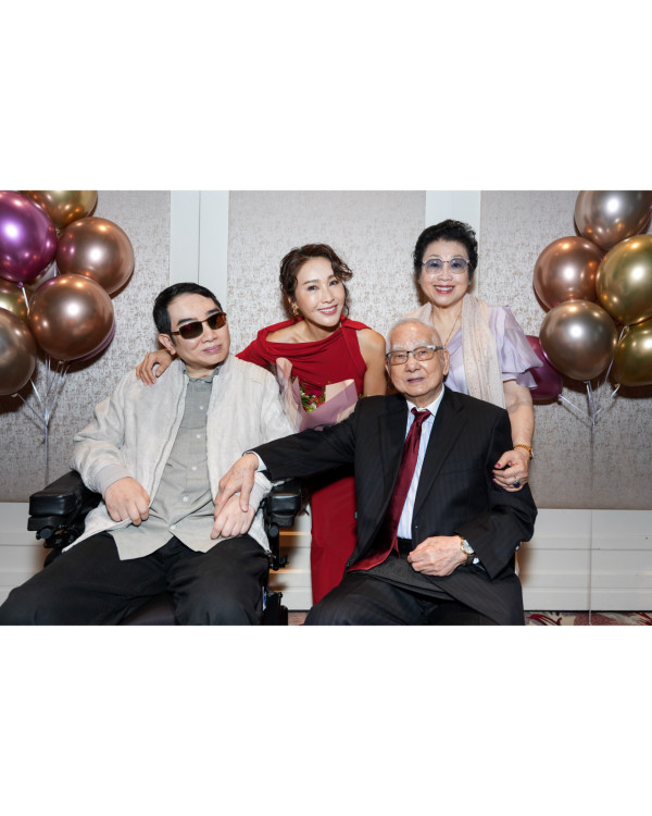 黎姿55岁庆生惊喜晒与胞弟黎婴合照!姐弟情深温馨同框 最强姐姐一直不离不弃