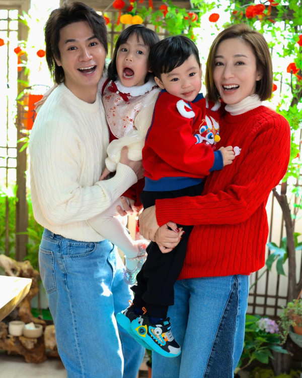 楊茜堯羅子溢低調慶祝結婚10周年放閃！一家四口遊迪士尼睇城堡煙花超貼地
