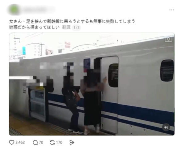 網民伸腳擋新幹線車門!衝門失敗列車駛走 網民激讚:人等車不是車等人