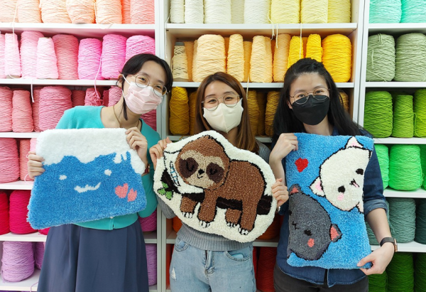 GET TOGETHER 无限时簇绒地毯工作坊,DIY专属毛毯/镜子/靠枕(图片来源:IG@gettogether_workshop)