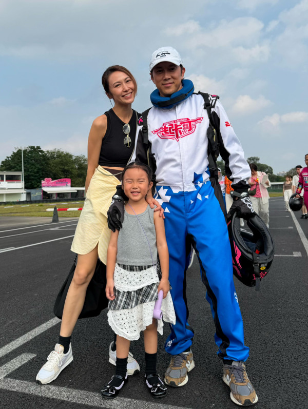 38岁人妻淡出影视圈爆转行做美容师！穿制服开工被野生捕获 7字亲回捞不捞传闻