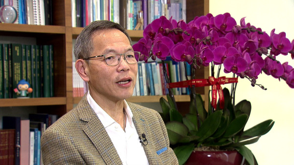 港大医学院院长刘泽星曾经面骨多处断裂！“痛脚”困扰7年敲断4条脚趾骨极痛