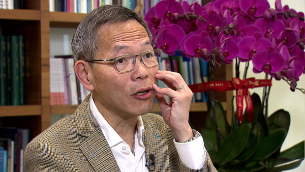 港大医学院院长刘泽星曾经面骨多处断裂！“痛脚”困扰7年敲断4条脚趾骨极痛