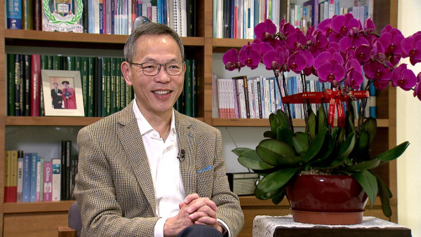 港大医学院院长刘泽星曾经面骨多处断裂！“痛脚”困扰7年敲断4条脚趾骨极痛