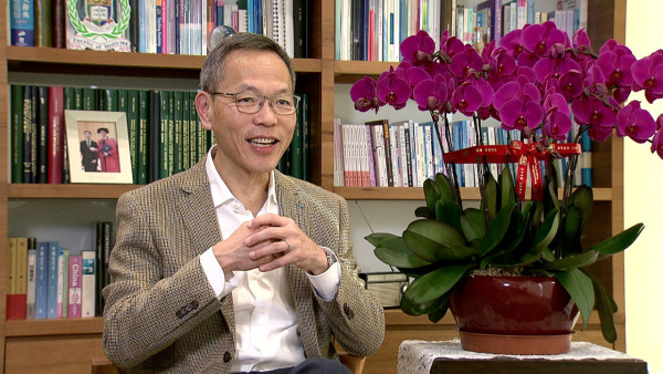 港大医学院院长刘泽星曾经面骨多处断裂！“痛脚”困扰7年敲断4条脚趾骨极痛