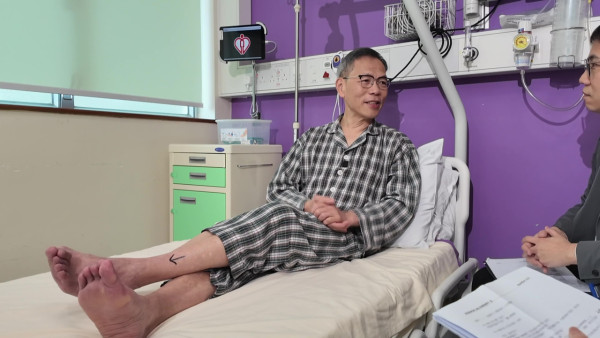 港大医学院院长刘泽星曾经面骨多处断裂！“痛脚”困扰7年敲断4条脚趾骨极痛