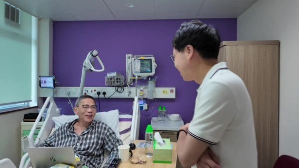 港大医学院院长刘泽星曾经面骨多处断裂！“痛脚”困扰7年敲断4条脚趾骨极痛