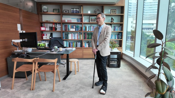 港大医学院院长刘泽星曾经面骨多处断裂！“痛脚”困扰7年敲断4条脚趾骨极痛