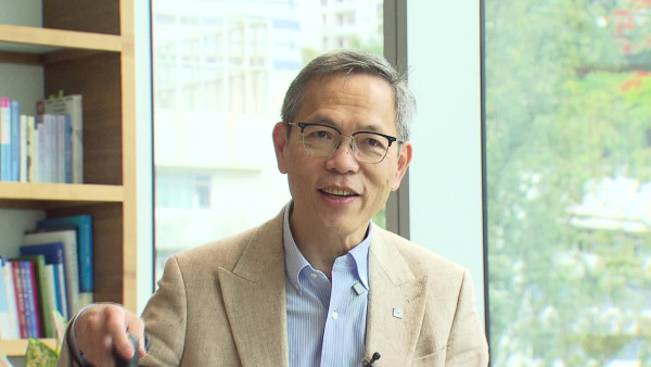 港大医学院院长刘泽星曾经面骨多处断裂！“痛脚”困扰7年敲断4条脚趾骨极痛
