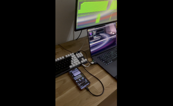 Mac 記憶體唔夠跑 AI？神人靠一條 USB-C 串接 iPhone 分擔運算 長文讀取速度即時飆升 44%