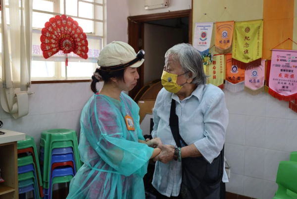 银助手上门长者修甲护理服务（图片来源：银助手）