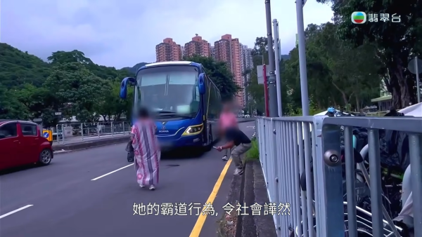 大围“火爆姐”人肉挡车被强制送院！风波大逆转悲惨身世曝光 昔日闺蜜揭停药失控真相