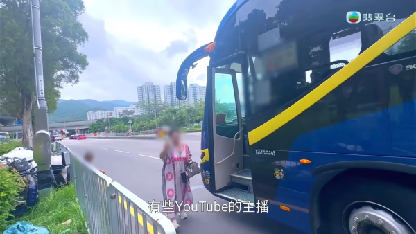 大圍「火爆姐」人肉擋車被強制送院!風波大逆轉悲慘身世曝光 昔日閨蜜揭停藥失控真相