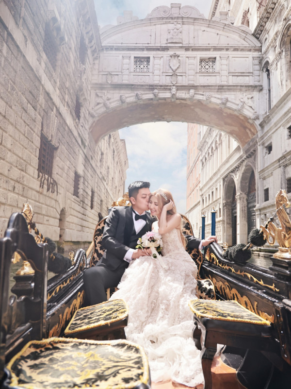 38歲女藝人甜晒威尼斯浪漫結婚照！透視谷胸啜爆未婚夫放閃：期待我們的新篇章
