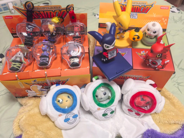 深圳MINISO×數碼暴龍03聯乘登場！盲盒/毛絨掛件/連帽睡衣/限時滿贈活動 
