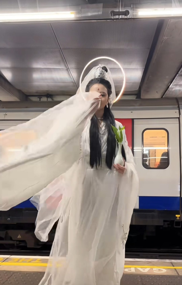 萬聖節裝扮2026︱19款萬聖節cosplay推介 人型爆旋陀螺/AI虛擬人物/觀音神像造型