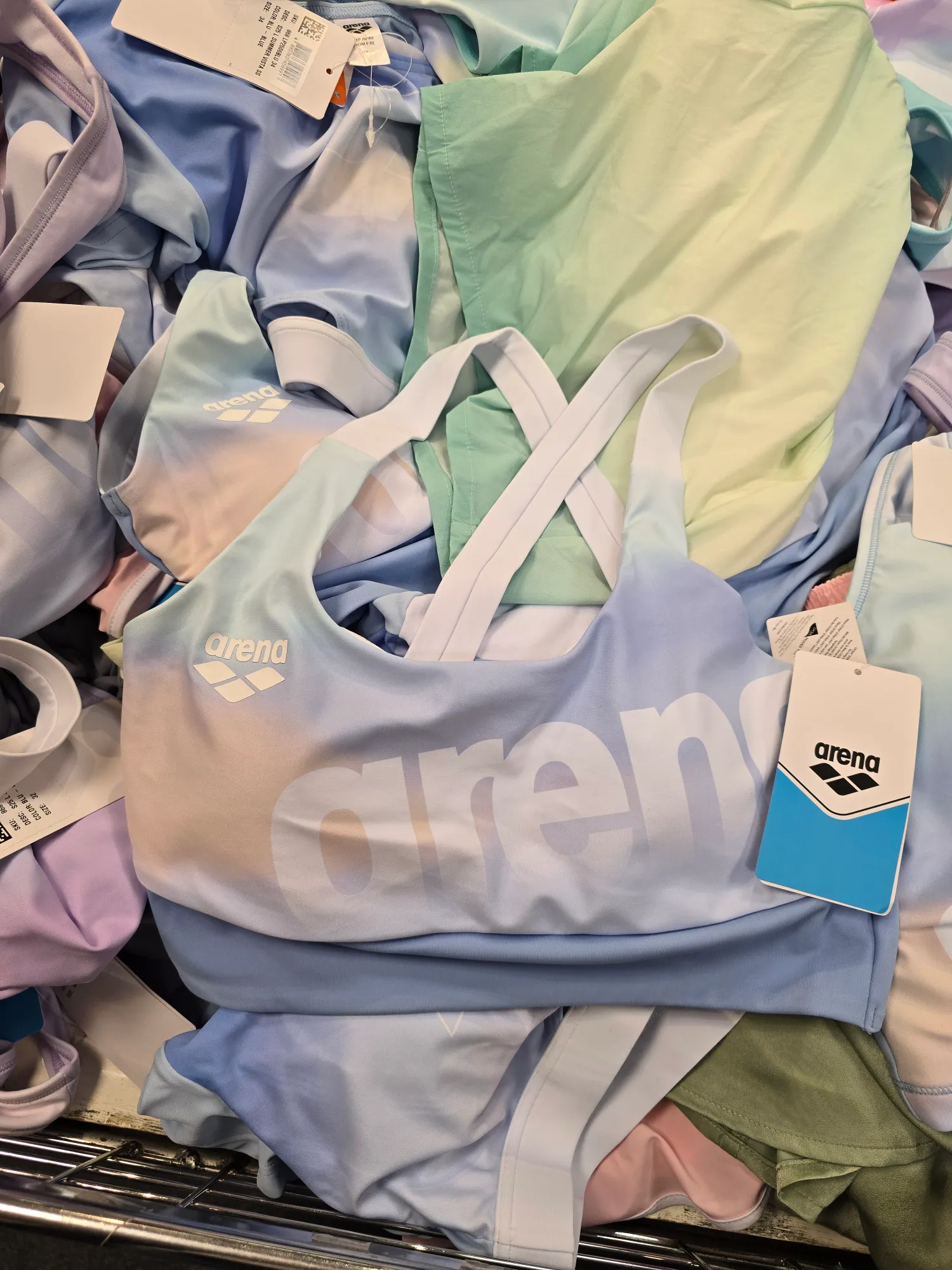 開倉優惠｜arena泳衣名牌開倉買四送一！平均$96起買泳衣/泳褲/防曬衣/拖鞋、speedo泳鏡$200