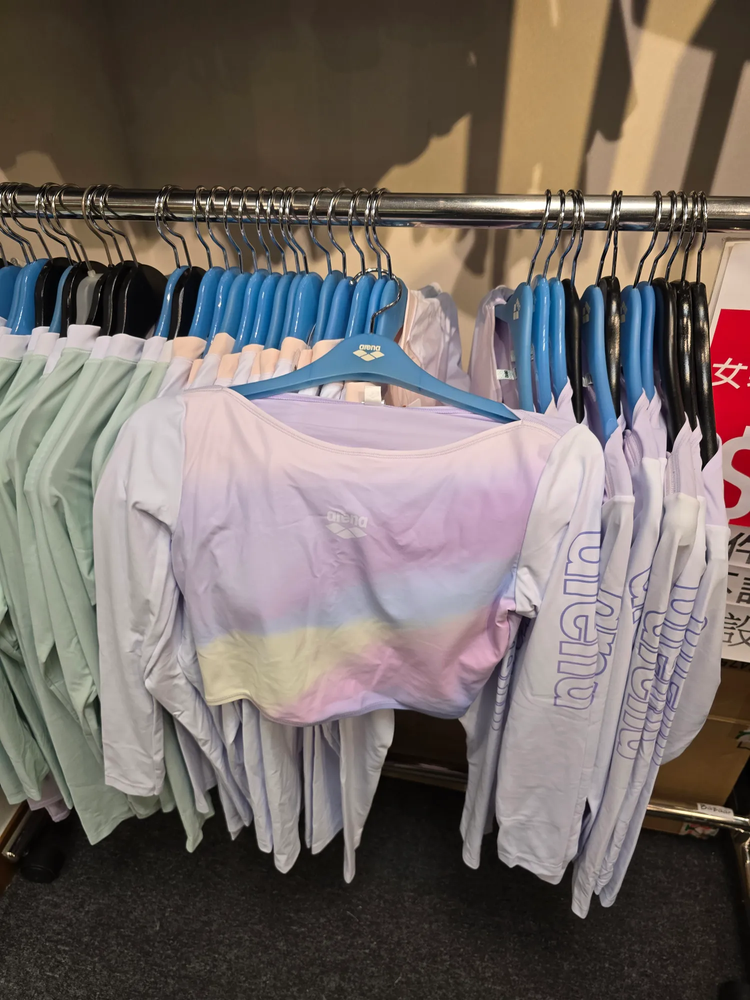開倉優惠｜arena泳衣名牌開倉買四送一！平均$96起買泳衣/泳褲/防曬衣/拖鞋、speedo泳鏡$200