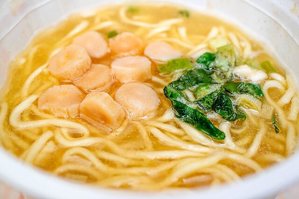 Threads網民推日本全家FamilyMart神級杯麵！秋葉原名店監製 清爽檸檬兼滿滿帆立貝 