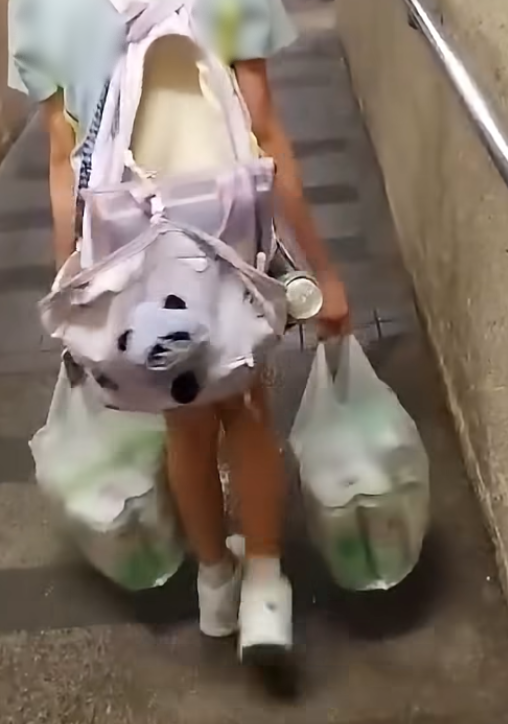 屯門女童孭爛書包獨扛20罐啤酒！繼父冷眼罵「廢人」惹眾怒  事後稱為「訓練肌肉」無虐兒