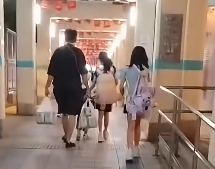屯門女童孭爛書包獨扛20罐啤酒！繼父冷眼罵「廢人」惹眾怒  事後稱為「訓練肌肉」無虐兒