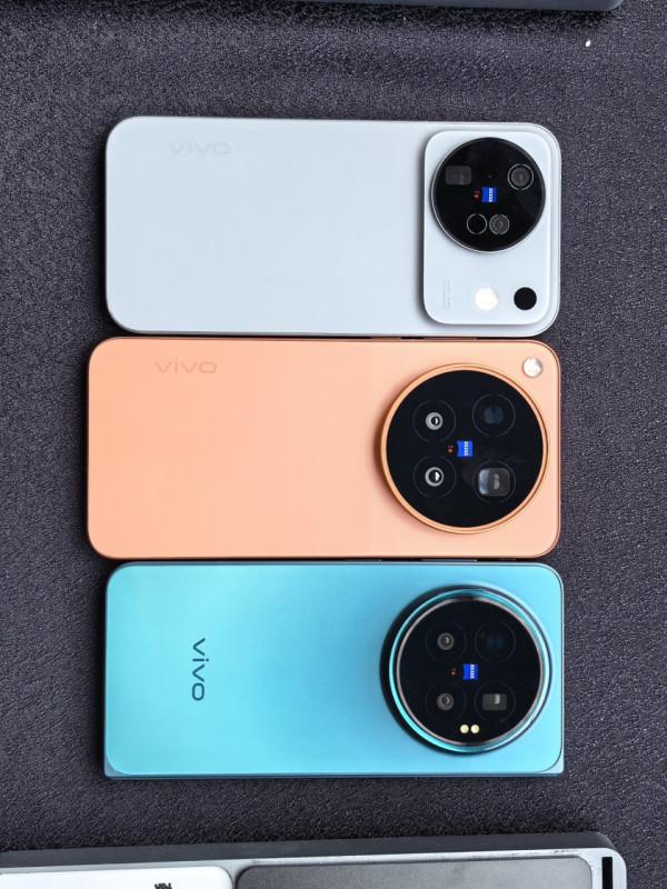 vivo X500 Pro Max香港登場！蔡司LOFIC 17EV主攝加2億像素APO長焦　X Fold6同場亮相