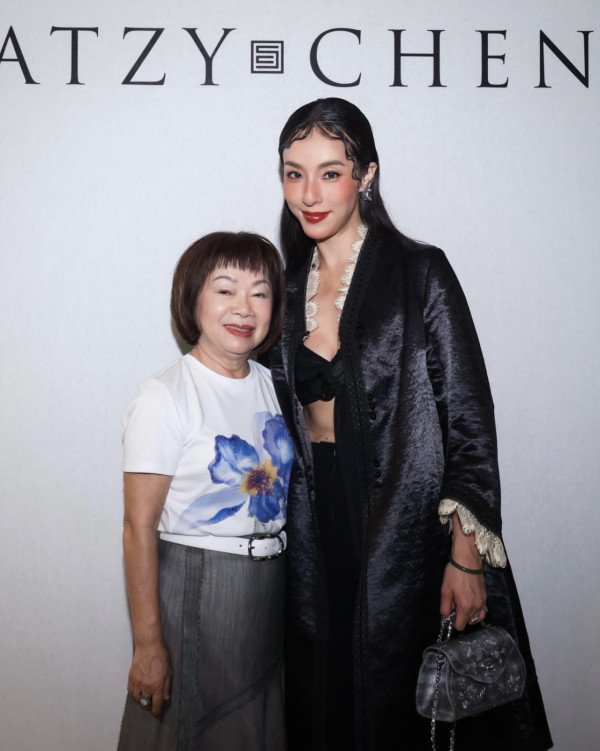 性感女神息影16年激罕現身巴黎時裝周！魔鬼身材零走樣退圈轉行做設計師