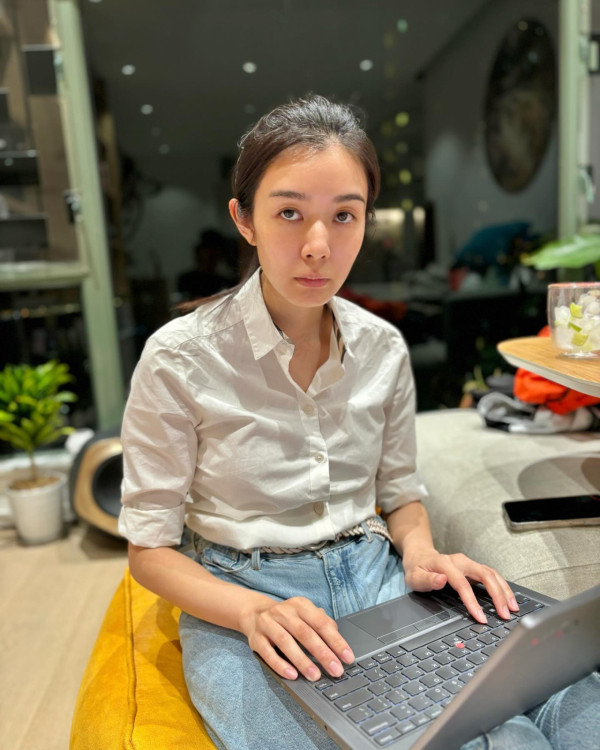 麦明诗旧片再度疯传被质疑无礼貌!神级履历竟遭网友蔑视 狠批“卖光环”年薪百万