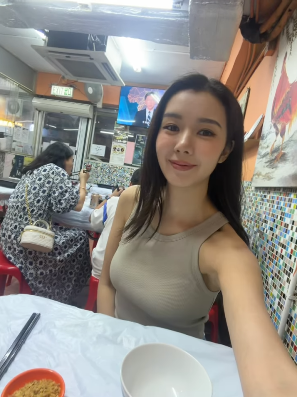 麦明诗旧片再度疯传被质疑无礼貌！神级履历竟遭网友蔑视 狠批“卖光环”年薪百万